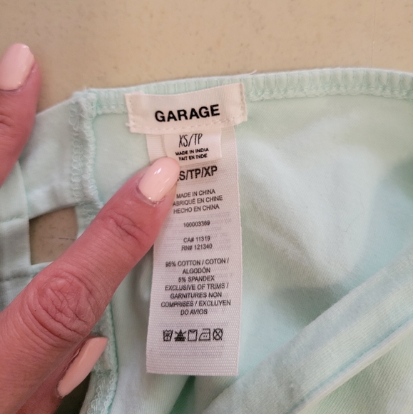 Garage CropTop - Picture 5 of 5